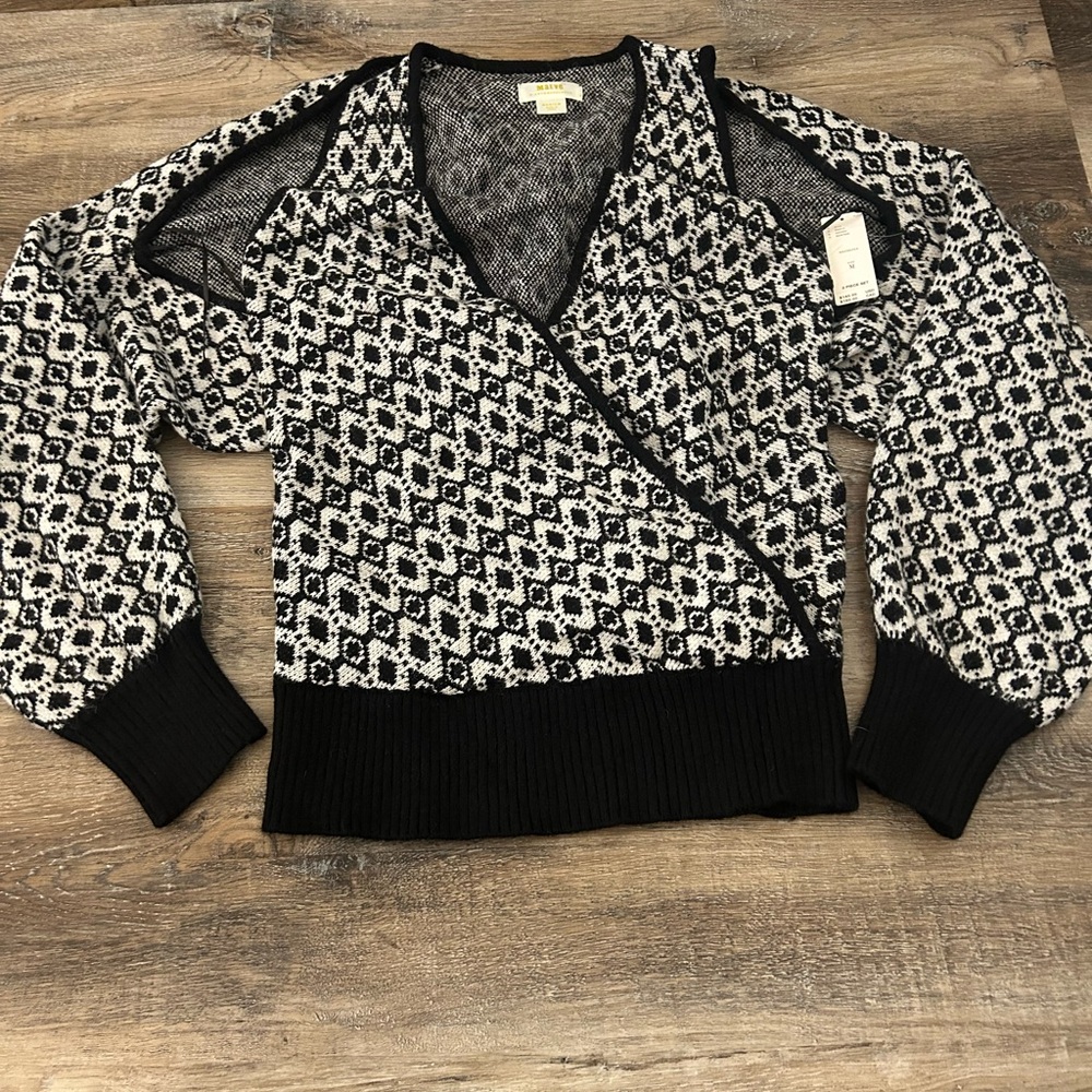 Black and White Patterned Women's Sweater Set Maeve size Medium